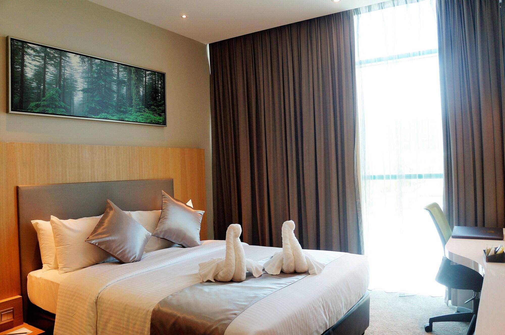 Greens Hotel & Suites Bintulu Exterior foto