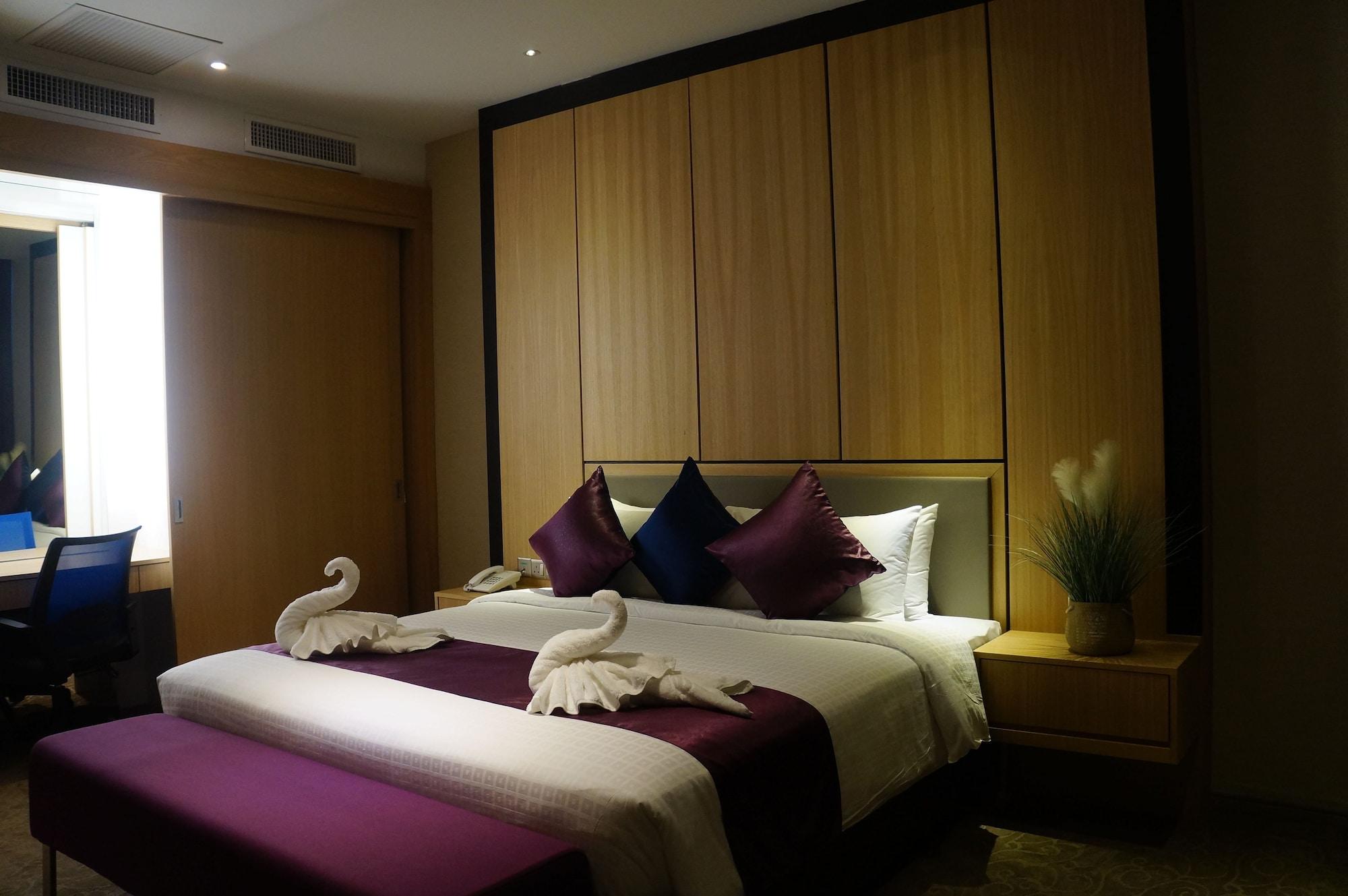 Greens Hotel & Suites Bintulu Exterior foto
