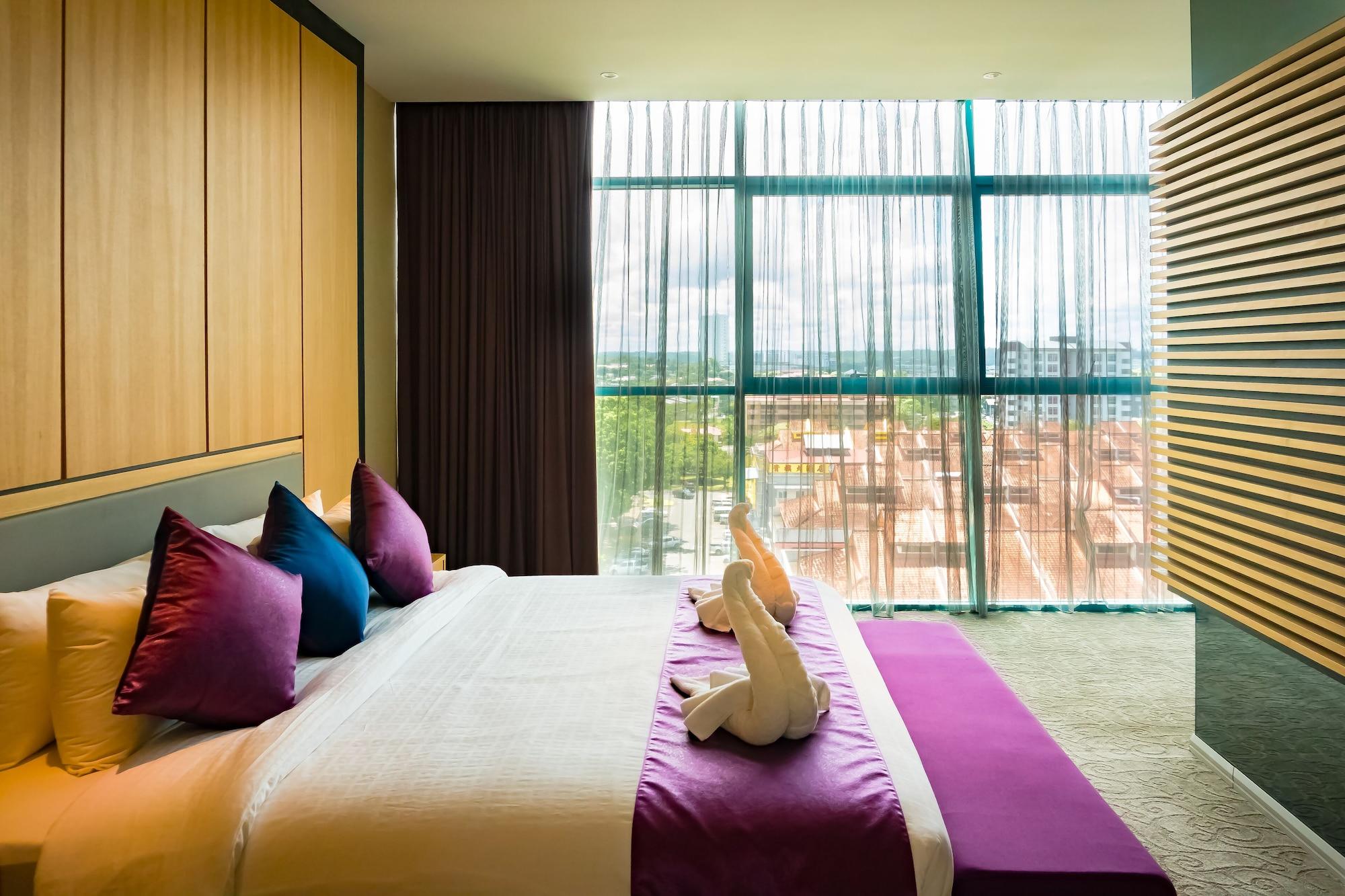 Greens Hotel & Suites Bintulu Exterior foto