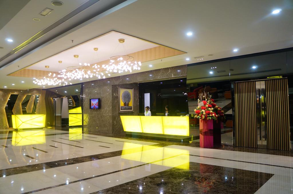 Greens Hotel & Suites Bintulu Exterior foto