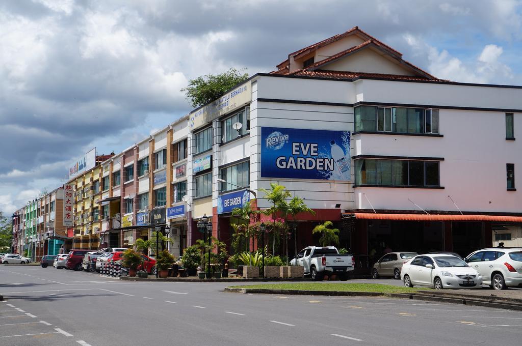 Greens Hotel & Suites Bintulu Exterior foto