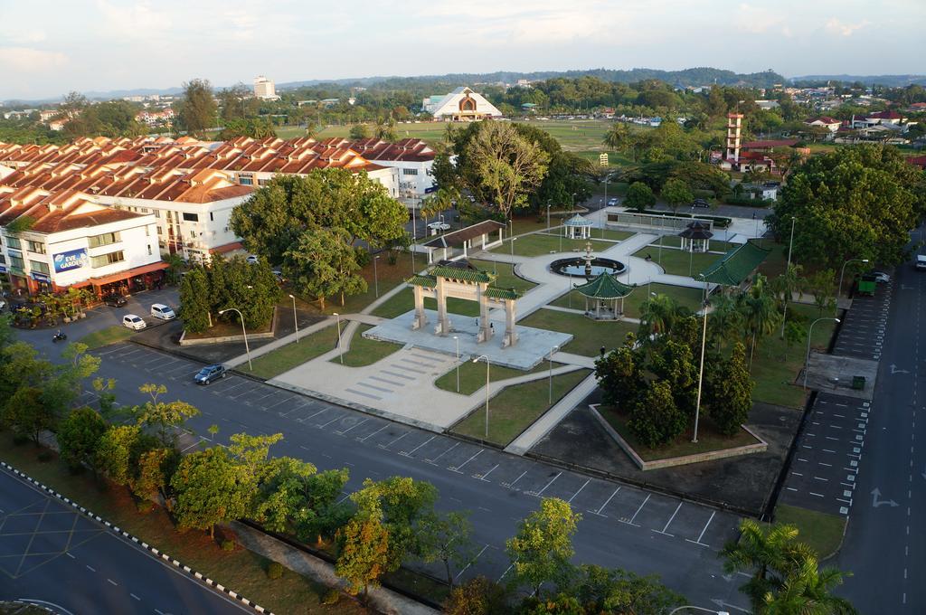 Greens Hotel & Suites Bintulu Exterior foto